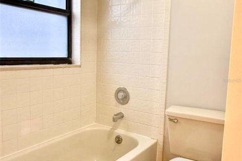 Condo in Orlando, Florida, 2 bedrooms  № 2399536 - photo 18