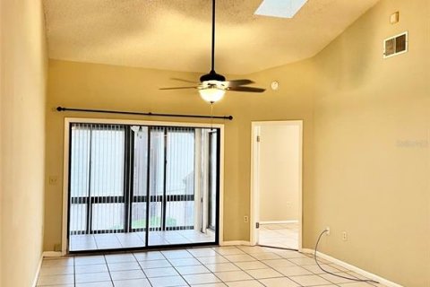 Condo in Orlando, Florida, 2 bedrooms  № 2399536 - photo 7