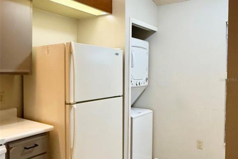 Condo in Orlando, Florida, 2 bedrooms  № 2399536 - photo 11