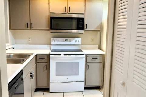 Condo in Orlando, Florida, 2 bedrooms  № 2399536 - photo 9