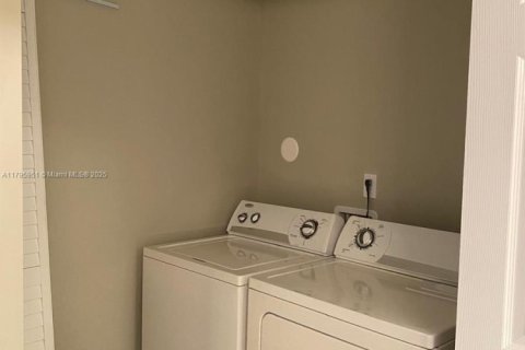 Copropriété à vendre à Miami Gardens, Floride: 3 chambres, 107.02 m2 № 2023176 - photo 16