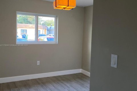 Copropriété à vendre à Miami Gardens, Floride: 3 chambres, 107.02 m2 № 2023176 - photo 10