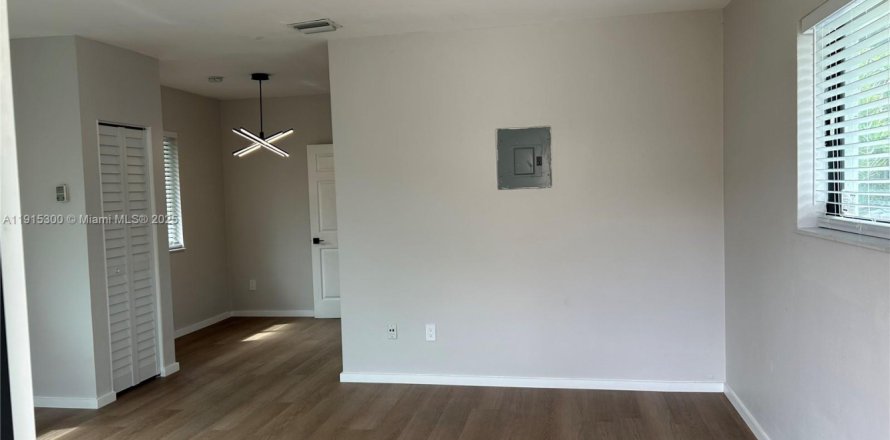 Apartment in Miami Shores, Florida 1 bedroom, 55.74 sq.m. № 1971303