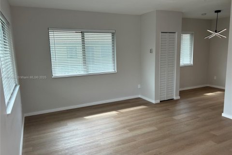 Apartment in Miami Shores, Florida 1 bedroom, 55.74 sq.m. № 1971303 - photo 3