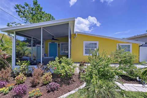 House in Tampa, Florida 2 bedrooms, 93.92 sq.m. № 2131741