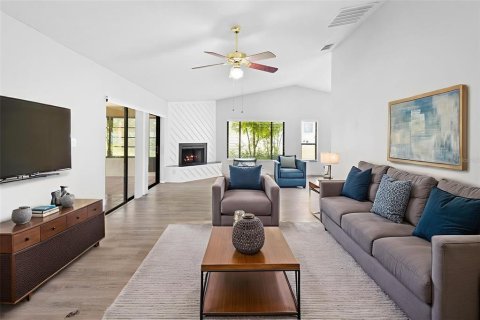 House in Apopka, Florida 2 bedrooms, 145.86 sq.m. № 1832012 - photo 5