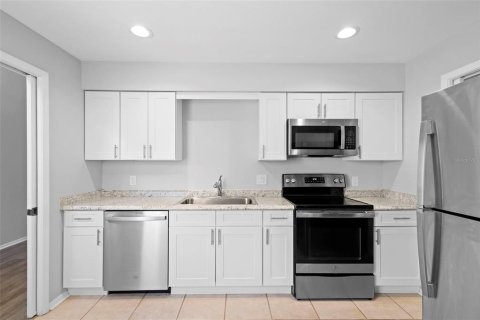 House in Apopka, Florida 2 bedrooms, 145.86 sq.m. № 1832012 - photo 9