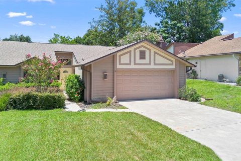 House in Apopka, Florida 2 bedrooms, 145.86 sq.m. № 1832012 - photo 1