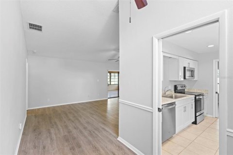 House in Apopka, Florida 2 bedrooms, 145.86 sq.m. № 1832012 - photo 12