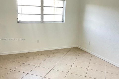 Condo in Miami, Florida, 3 bedrooms  № 2033318 - photo 9