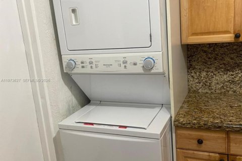 Condo in Miami, Florida, 3 bedrooms  № 2033318 - photo 3