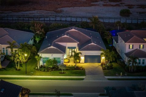 House in Lakewood Ranch, Florida 3 bedrooms, 331.29 sq.m. № 2151653 - photo 6