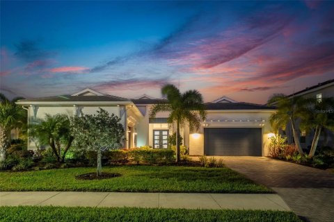 House in Lakewood Ranch, Florida 3 bedrooms, 331.29 sq.m. № 2151653 - photo 2