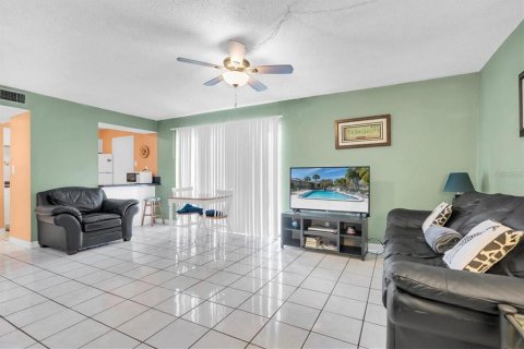 Condominio en alquiler en Clearwater, Florida, 1 dormitorio, 38.09 m2 № 1755092 - foto 4