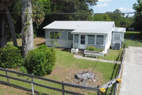 House in Anthony, Florida 3 bedrooms, 75.81 sq.m. № 2150058
