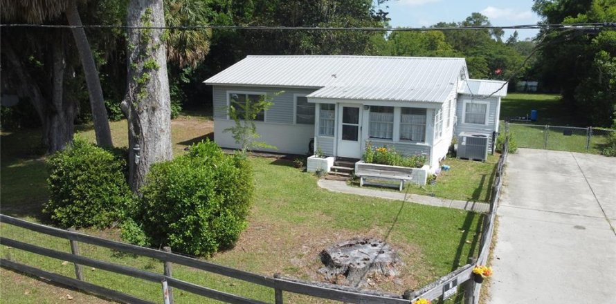 House in Anthony, Florida 3 bedrooms, 75.81 sq.m. № 2150058