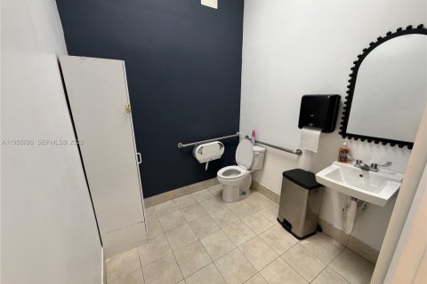 Commercial property in Hialeah, Florida № 2153504 - photo 6