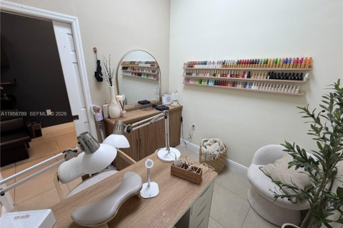 Commercial property in Hialeah, Florida № 2153504 - photo 9