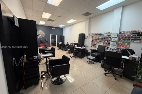 Commercial property in Hialeah, Florida № 2153504 - photo 3