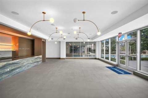 Condominio en alquiler en Miami, Florida, 2 dormitorios, 160.91 m2 № 1964339 - foto 11