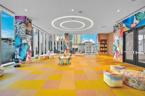 Condominio en alquiler en Miami, Florida, 2 dormitorios, 160.91 m2 № 1964339 - foto 14