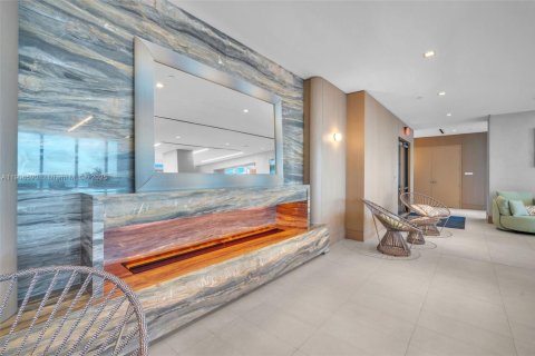 Condominio en alquiler en Miami, Florida, 2 dormitorios, 160.91 m2 № 1964339 - foto 2