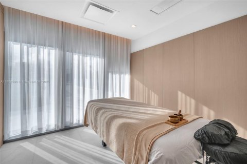 Condominio en alquiler en Miami, Florida, 2 dormitorios, 160.91 m2 № 1964339 - foto 15