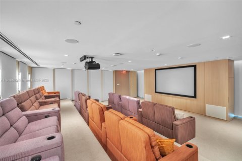 Condominio en alquiler en Miami, Florida, 2 dormitorios, 160.91 m2 № 1964339 - foto 16