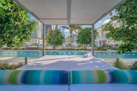 Condominio en alquiler en Miami, Florida, 2 dormitorios, 160.91 m2 № 1964339 - foto 5