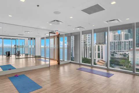 Condominio en alquiler en Miami, Florida, 2 dormitorios, 160.91 m2 № 1964339 - foto 9