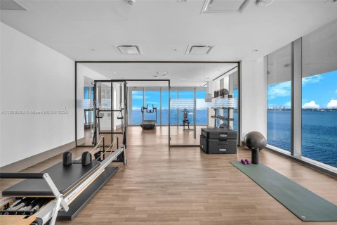 Condominio en alquiler en Miami, Florida, 2 dormitorios, 160.91 m2 № 1964339 - foto 8