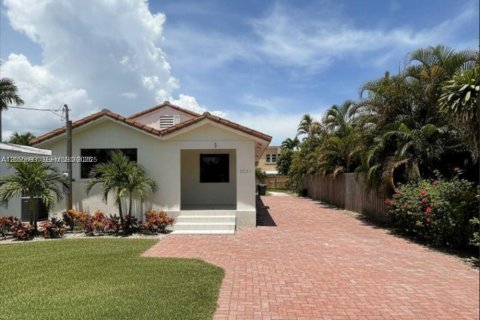 Villa ou maison à Miami, Floride 4 chambres, 150.32 m2 № 2244762