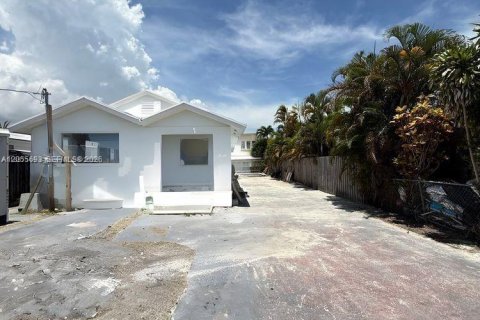 Villa ou maison à vendre à Miami, Floride: 4 chambres, 150.32 m2 № 2244762 - photo 2