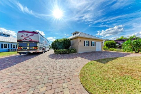House in Arcadia, Florida 1 bedroom, 92.9 sq.m. № 2259564 - photo 7