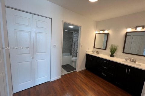 Condominio en alquiler en Aventura, Florida, 2 dormitorios, 106.47 m2 № 1739197 - foto 11