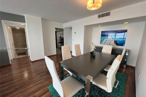 Condominio en alquiler en Aventura, Florida, 2 dormitorios, 106.47 m2 № 1739197 - foto 3