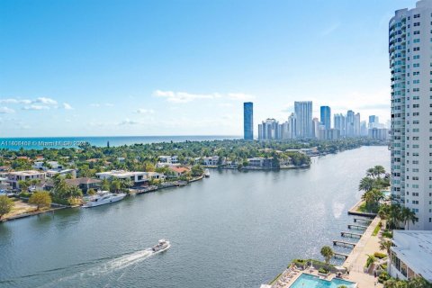 Condominio en alquiler en Aventura, Florida, 2 dormitorios, 106.47 m2 № 1739197 - foto 1