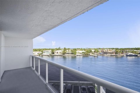 Condominio en alquiler en Aventura, Florida, 2 dormitorios, 106.47 m2 № 1739197 - foto 19