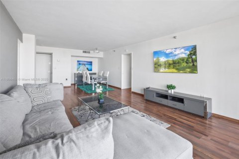 Condominio en alquiler en Aventura, Florida, 2 dormitorios, 106.47 m2 № 1739197 - foto 20