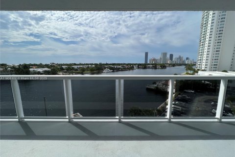 Condominio en alquiler en Aventura, Florida, 2 dormitorios, 106.47 m2 № 1739197 - foto 17