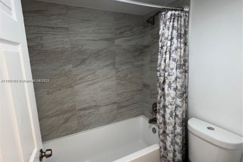 Condominio en alquiler en Aventura, Florida, 2 dormitorios, 106.47 m2 № 1739197 - foto 13