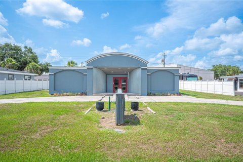 Propiedad comercial en venta en Lakeland, Florida, 214.14 m2 № 1790048 - foto 1