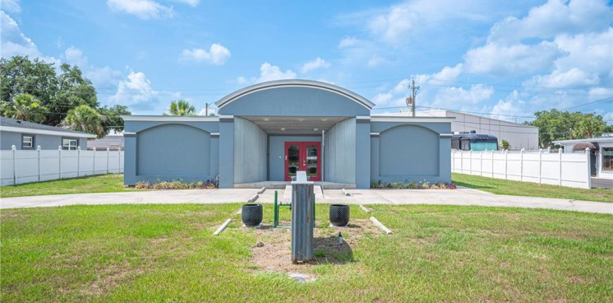 Propiedad comercial en Lakeland, Florida 214.14 m2 № 1790048