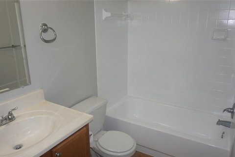 Copropriété à louer à Brandon, Floride: 1 chambre, 55.56 m2 № 2120507 - photo 1