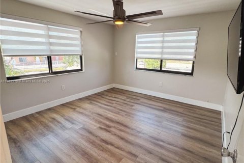 Снять в аренду квартиру в Хайалиа, Флорида 2 спальни, 77.29м2, № 1941296 - фото 8