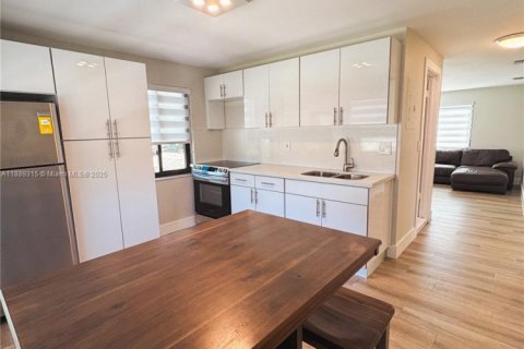 Снять в аренду квартиру в Хайалиа, Флорида 2 спальни, 77.29м2, № 1941296 - фото 13