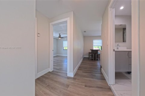 Снять в аренду квартиру в Хайалиа, Флорида 2 спальни, 77.29м2, № 1941296 - фото 5