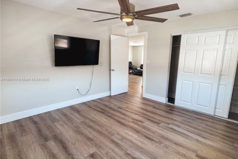 Снять в аренду квартиру в Хайалиа, Флорида 2 спальни, 77.29м2, № 1941296 - фото 9