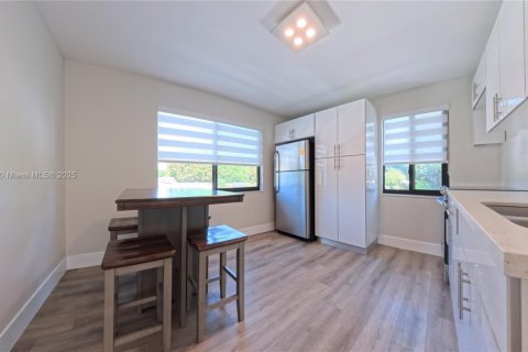 Снять в аренду квартиру в Хайалиа, Флорида 2 спальни, 77.29м2, № 1941296 - фото 11