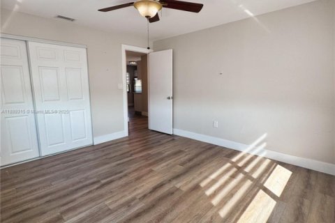 Снять в аренду квартиру в Хайалиа, Флорида 2 спальни, 77.29м2, № 1941296 - фото 7